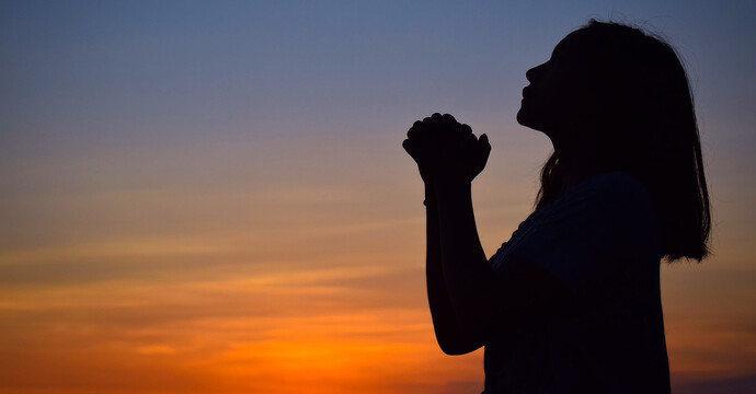 9145-woman-praying-gettyimages-made-suta-eyeem